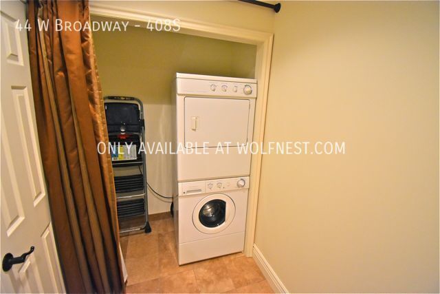 Luxurious 1 Bed Downtown Condo! No Deposit Option! property image