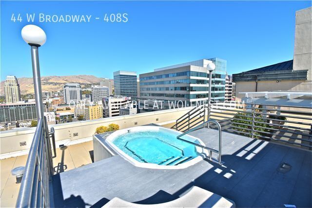 Luxurious 1 Bed Downtown Condo! No Deposit Option! property image