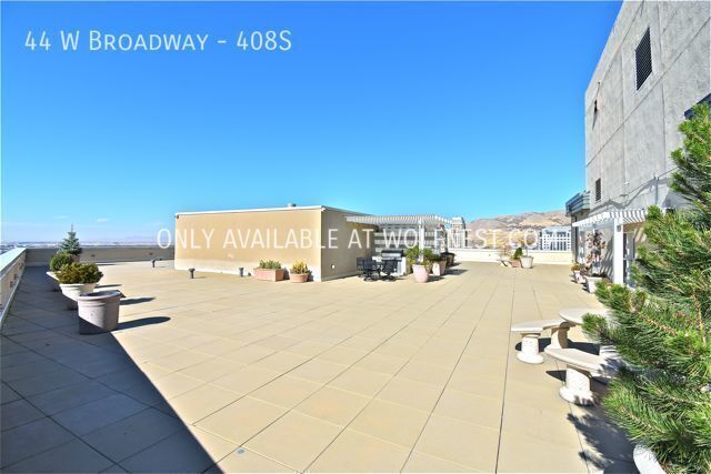 Luxurious 1 Bed Downtown Condo! No Deposit Option! property image