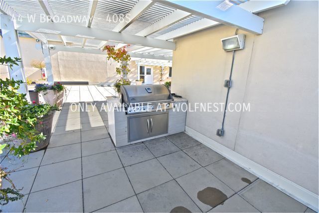 Luxurious 1 Bed Downtown Condo! No Deposit Option! property image