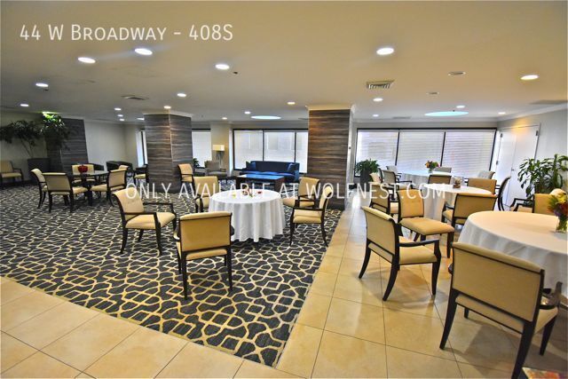 Luxurious 1 Bed Downtown Condo! No Deposit Option! property image