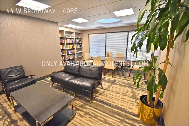 Luxurious 1 Bed Downtown Condo! No Deposit Option! property image