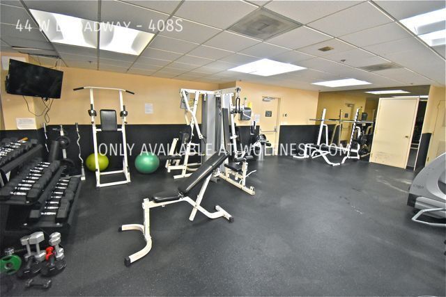 Luxurious 1 Bed Downtown Condo! No Deposit Option! property image