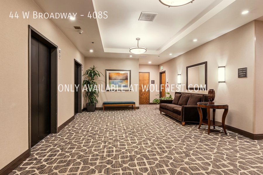 Luxurious 1 Bed Downtown Condo! No Deposit Option! property image