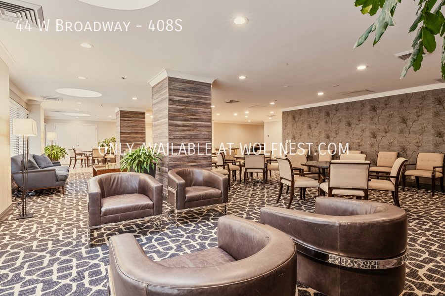 Luxurious 1 Bed Downtown Condo! No Deposit Option! property image