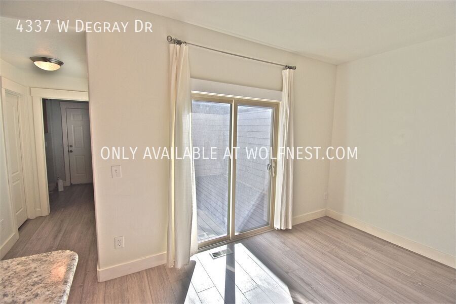 Spacious 4 Bed Daybreak Townhome! property image