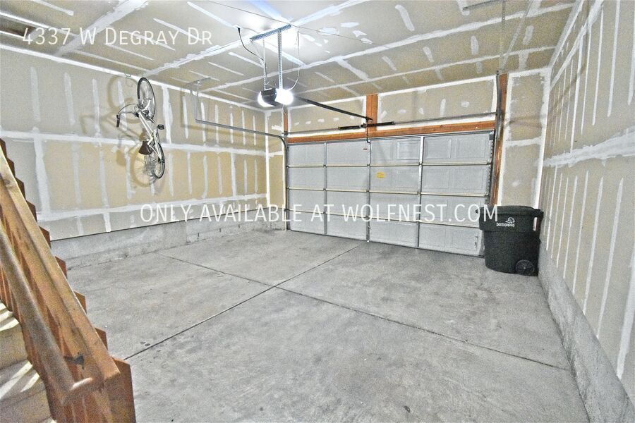 Spacious 4 Bed Daybreak Townhome! property image