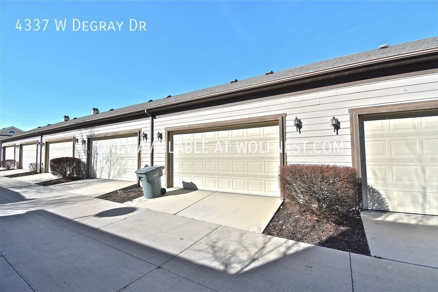 Spacious 4 Bed Daybreak Townhome! property image