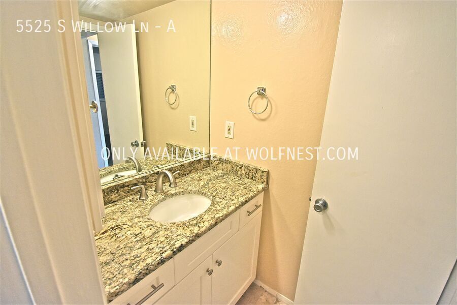 Gorgeous 2 Bedroom Murray Condo! property image