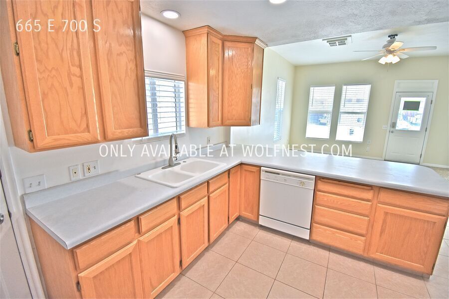 Newly Updated 2 Bed Downtown Salt Lake Home! No Deposit Option! property image