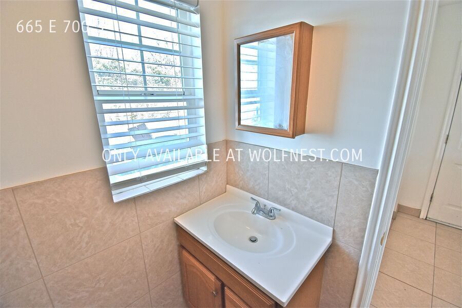 Newly Updated 2 Bed Downtown Salt Lake Home! No Deposit Option! property image