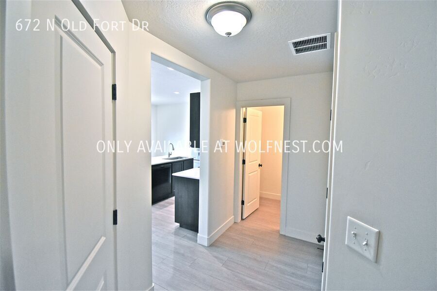 Spacious 5 Bed Spanish Fork Townhome! No Deposit Option! property image