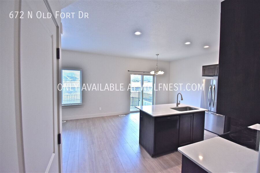 Spacious 5 Bed Spanish Fork Townhome! No Deposit Option! property image