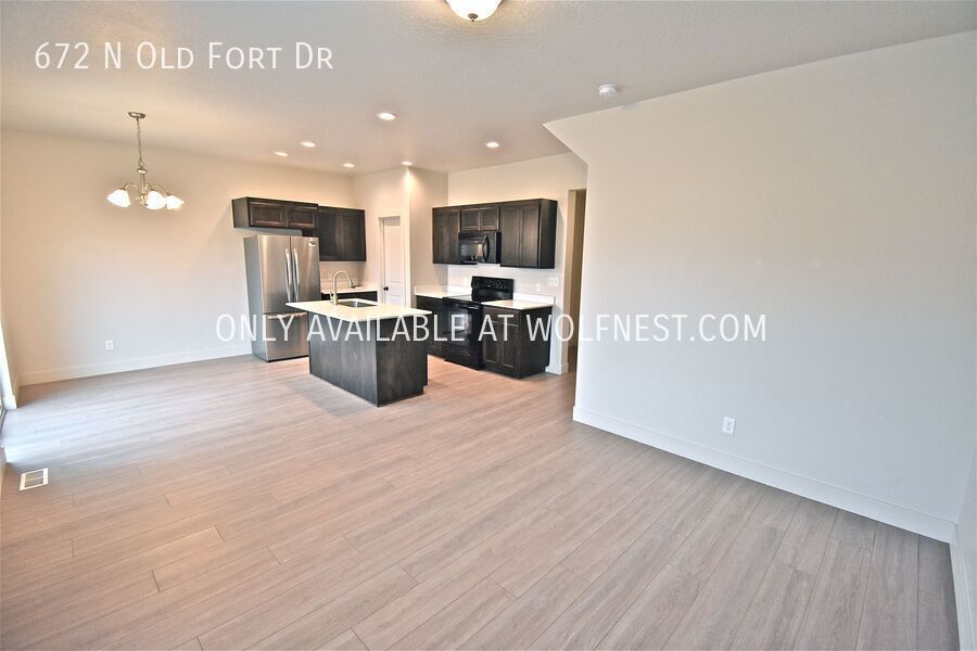 Spacious 5 Bed Spanish Fork Townhome! No Deposit Option! property image