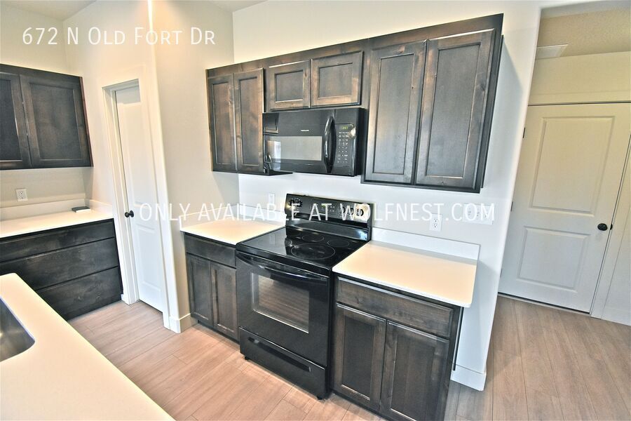 Spacious 5 Bed Spanish Fork Townhome! No Deposit Option! property image