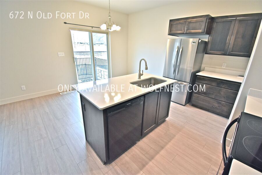 Spacious 5 Bed Spanish Fork Townhome! No Deposit Option! property image