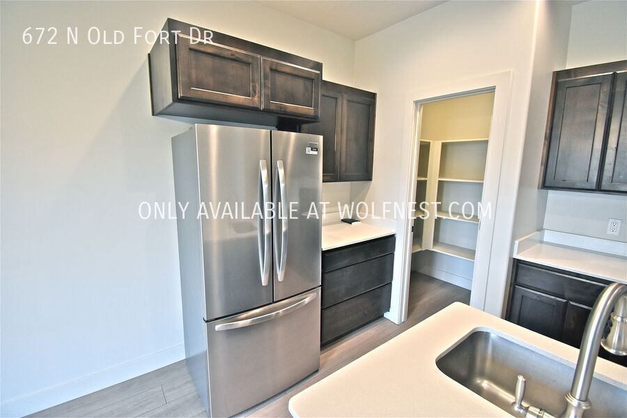 Spacious 5 Bed Spanish Fork Townhome! No Deposit Option! property image