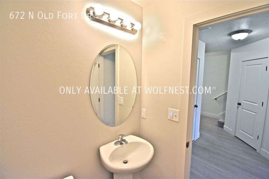 Spacious 5 Bed Spanish Fork Townhome! No Deposit Option! property image