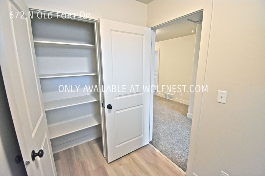 Spacious 5 Bed Spanish Fork Townhome! No Deposit Option! property image