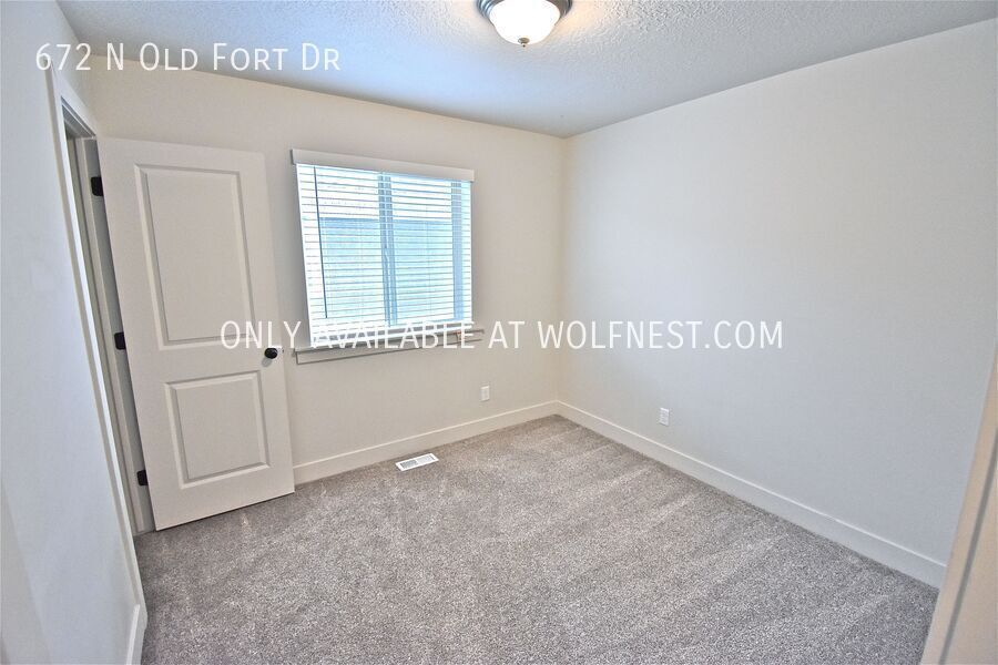 Spacious 5 Bed Spanish Fork Townhome! No Deposit Option! property image