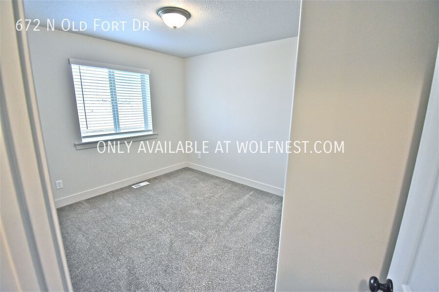 Spacious 5 Bed Spanish Fork Townhome! No Deposit Option! property image