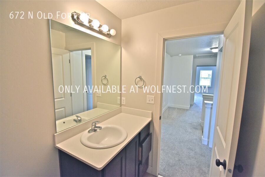 Spacious 5 Bed Spanish Fork Townhome! No Deposit Option! property image