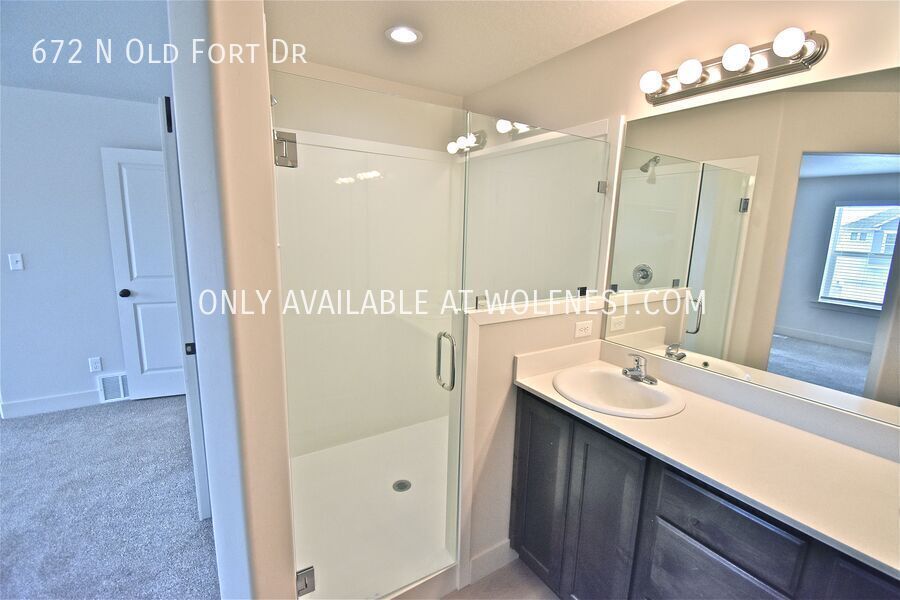 Spacious 5 Bed Spanish Fork Townhome! No Deposit Option! property image