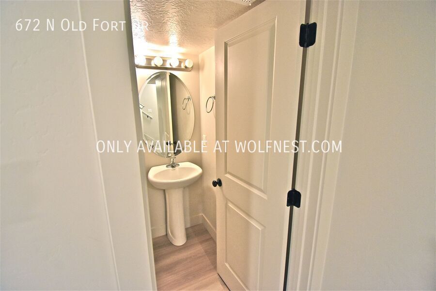 Spacious 5 Bed Spanish Fork Townhome! No Deposit Option! property image