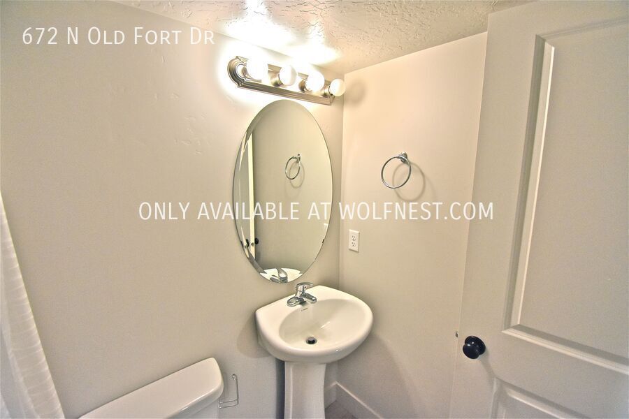 Spacious 5 Bed Spanish Fork Townhome! No Deposit Option! property image