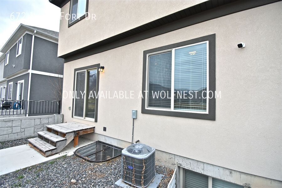 Spacious 5 Bed Spanish Fork Townhome! No Deposit Option! property image