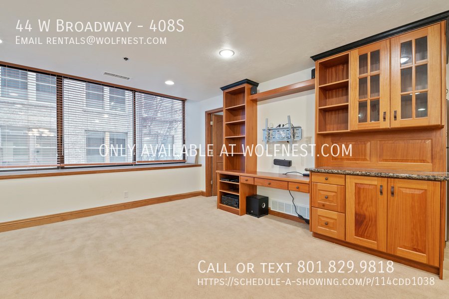 Luxurious 1 Bed Downtown Condo! No Deposit Option! property image