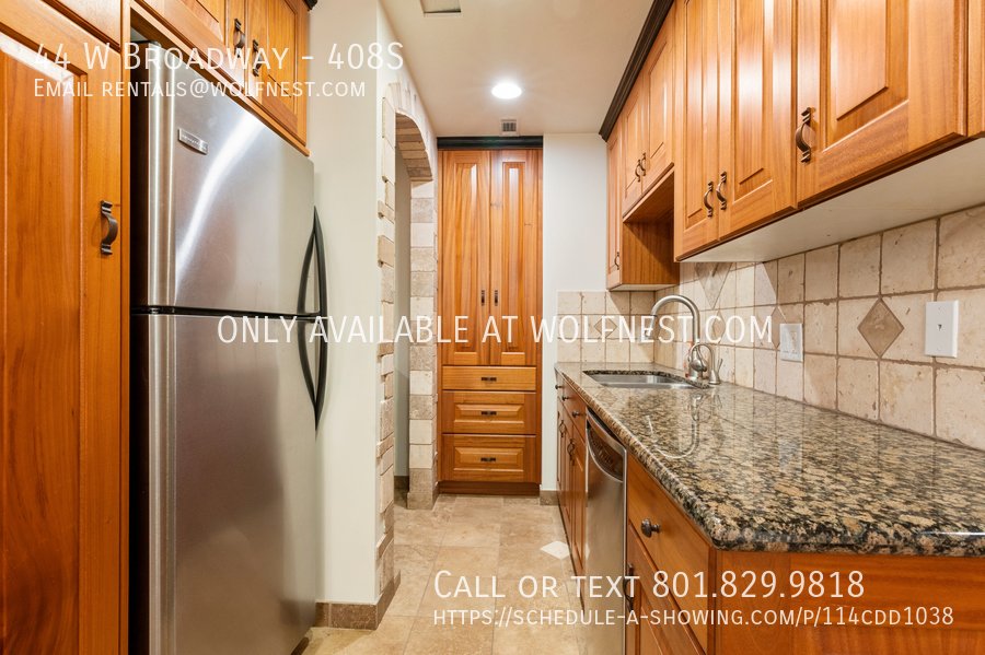 Luxurious 1 Bed Downtown Condo! No Deposit Option! property image
