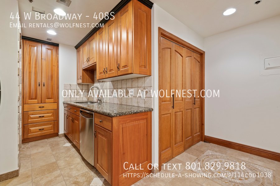 Luxurious 1 Bed Downtown Condo! No Deposit Option! property image