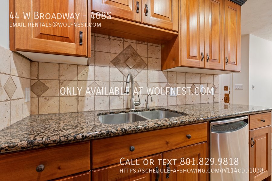 Luxurious 1 Bed Downtown Condo! No Deposit Option! property image
