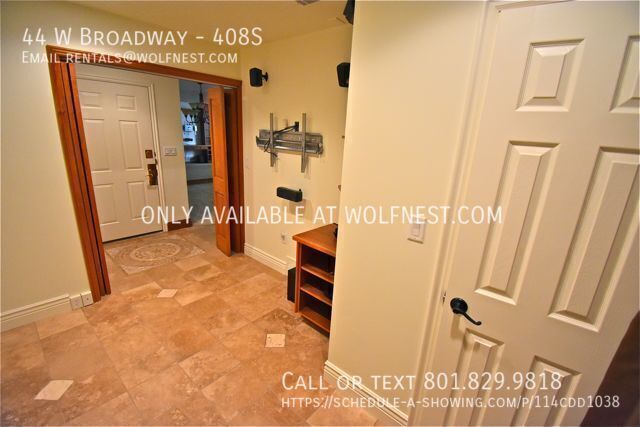 Luxurious 1 Bed Downtown Condo! No Deposit Option! property image