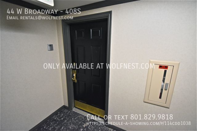 Luxurious 1 Bed Downtown Condo! No Deposit Option! property image