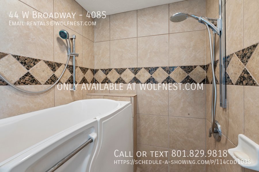 Luxurious 1 Bed Downtown Condo! No Deposit Option! property image