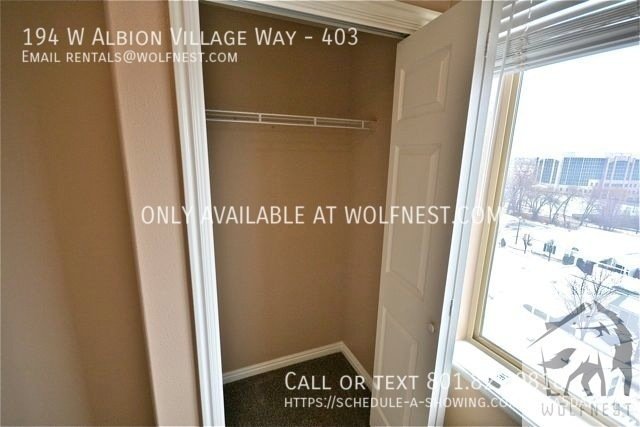 Lovely 2 Bedroom Sandy Condo! No Security Deposit Option! property image