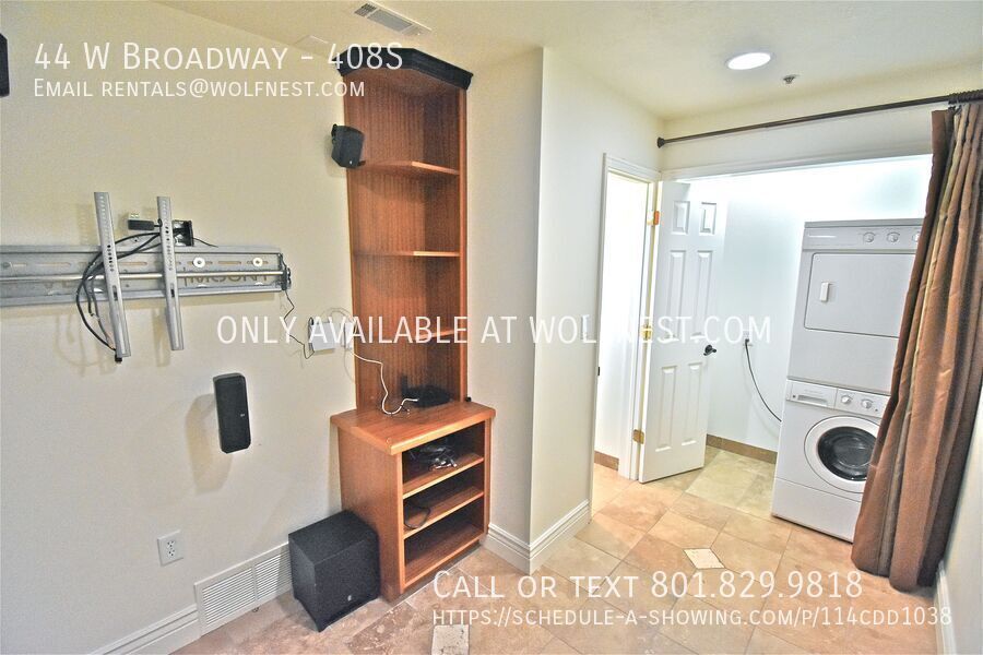 Luxurious 1 Bed Downtown Condo! No Deposit Option! property image