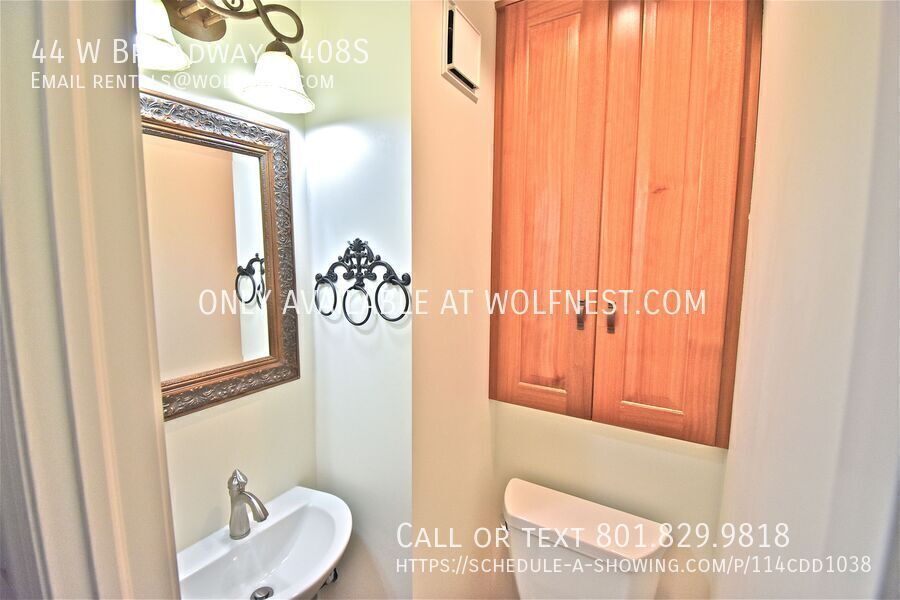 Luxurious 1 Bed Downtown Condo! No Deposit Option! property image