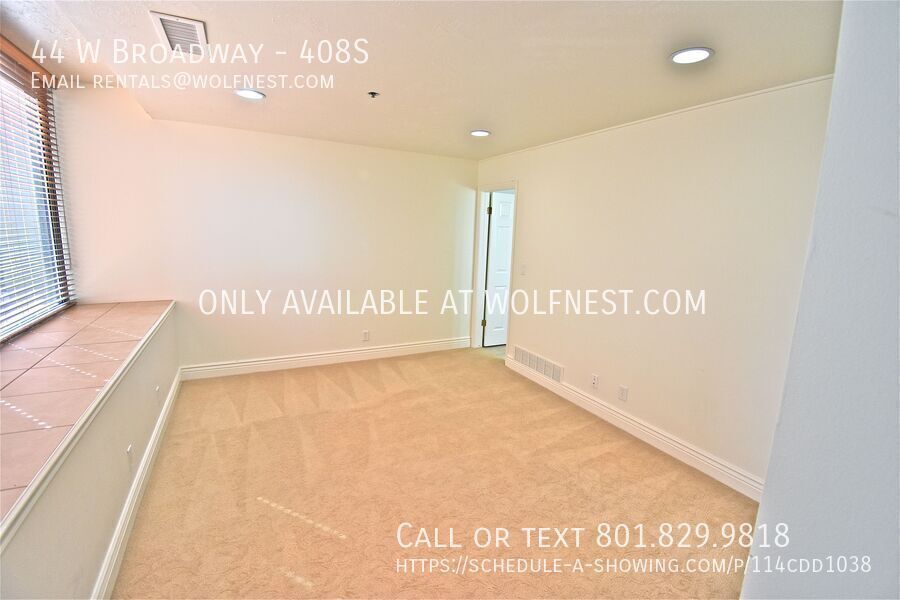 Luxurious 1 Bed Downtown Condo! No Deposit Option! property image