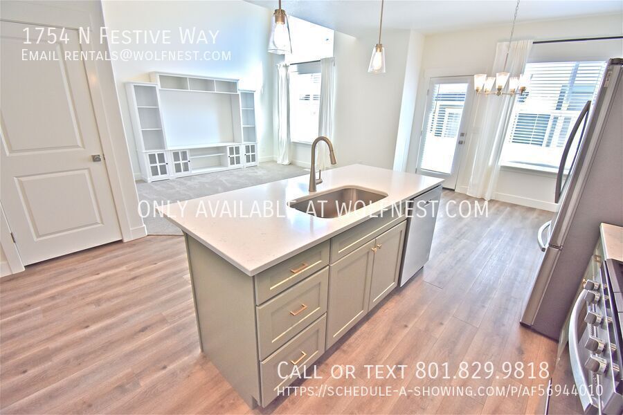 Spacious 3 Bed Saratoga Springs Townhome! No Deposit Option! property image