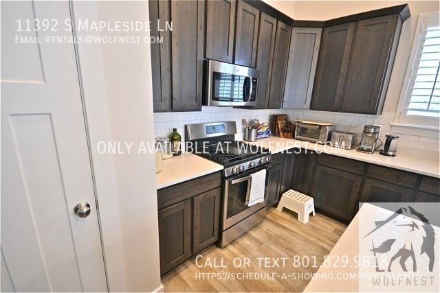 Incredible 5 Bed Sandy Townhome! No Deposit Option! property image