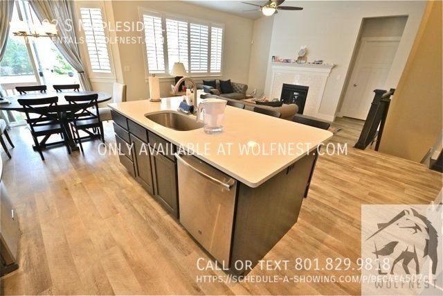 Incredible 5 Bed Sandy Townhome! No Deposit Option! property image