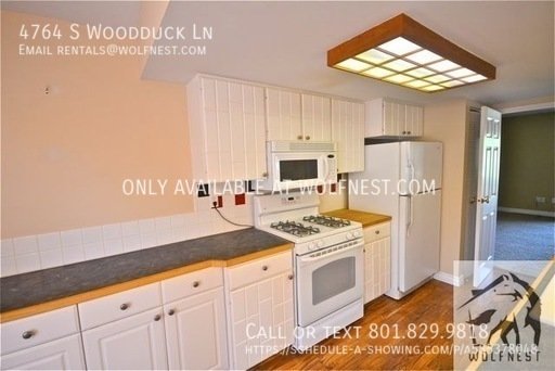 Stunning 2 Bed Holladay Townhome! No Security Option! property image