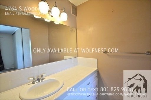 Stunning 2 Bed Holladay Townhome! No Security Option! property image