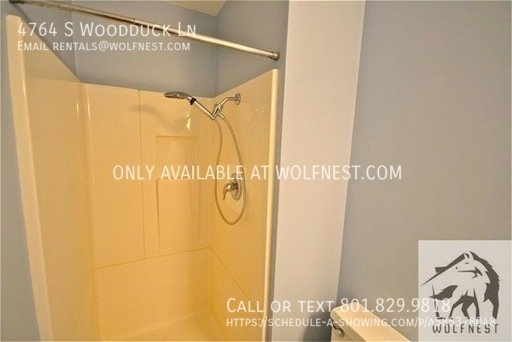 Stunning 2 Bed Holladay Townhome! No Security Option! property image