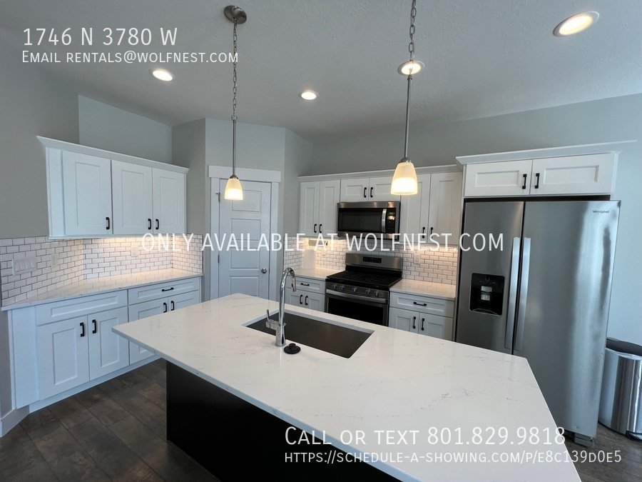 Stunning 4 Bed Lehi Townhome! No Deposit Option! property image