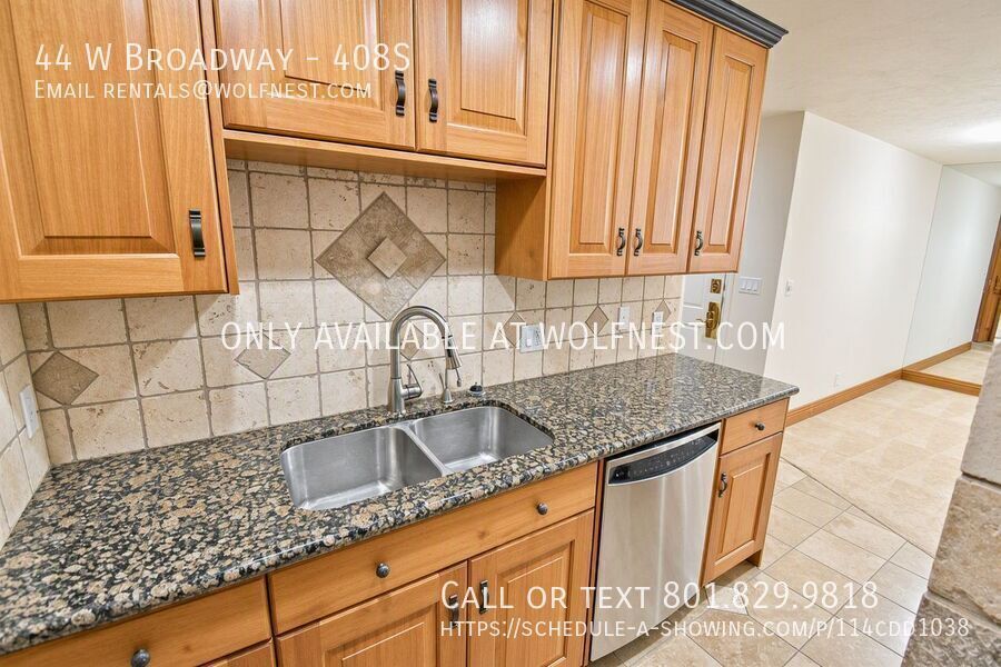 Luxurious 1 Bed Downtown Condo! No Deposit Option! property image