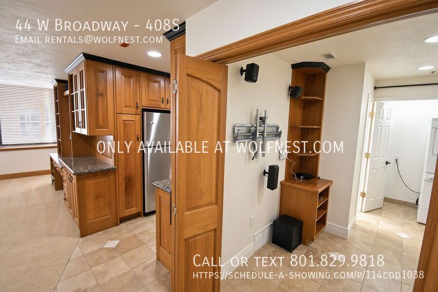 Luxurious 1 Bed Downtown Condo! No Deposit Option! property image